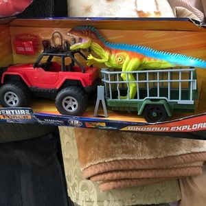 Sets the aventuré force